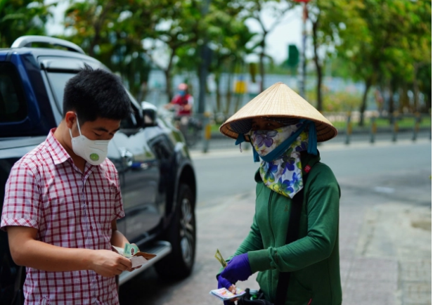 Người bán vé số có được thụ hưởng gói an sinh xã hội 62 nghìn tỷ đồng hay không