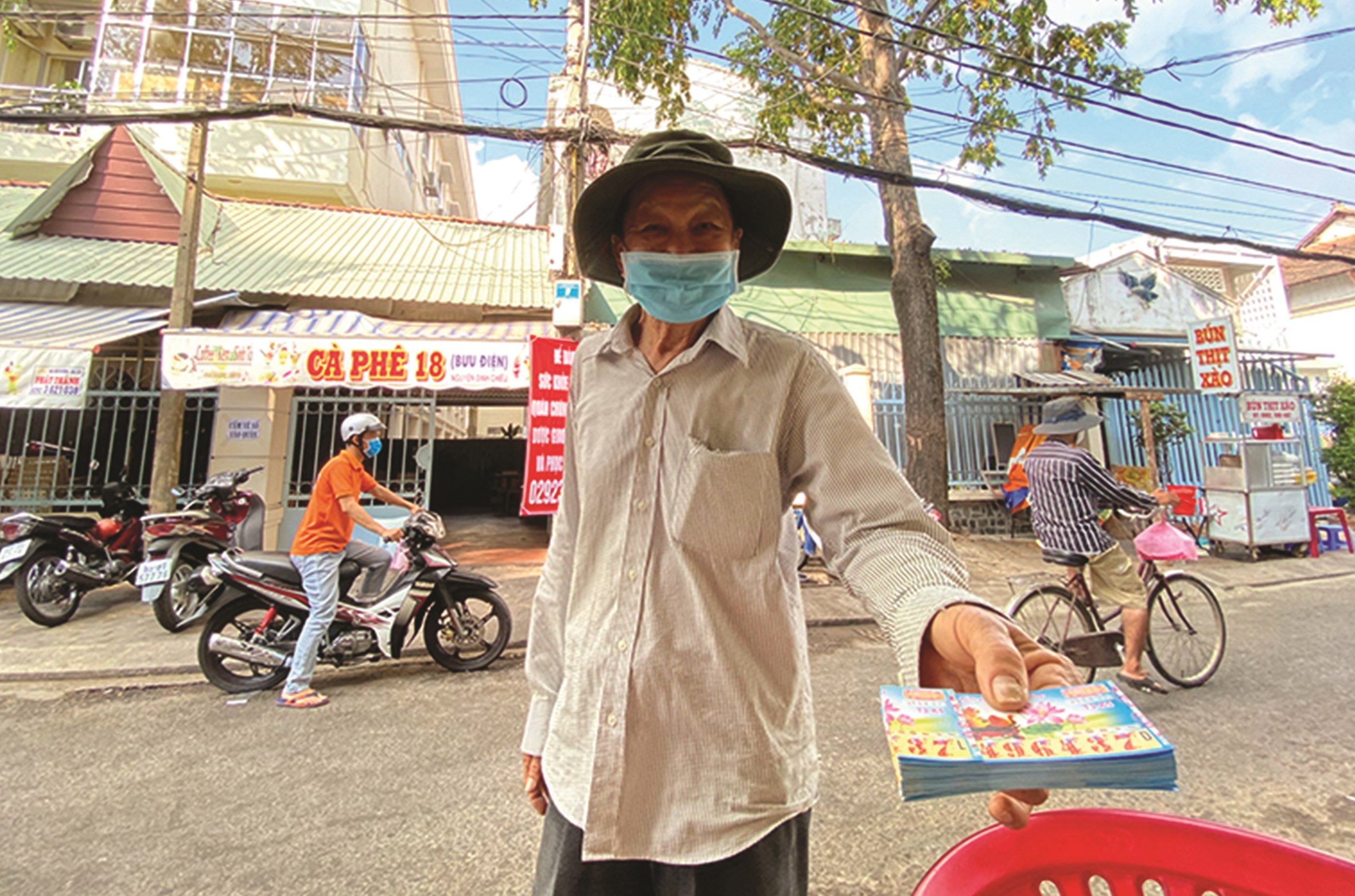 người bán vé số dạo đóng vai trò quan trọng trong việc mở rộng kinh doanh của các công ty xskt