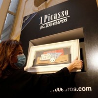 Người phụ nữ trúng số, nhận phần thưởng là tranh Picasso